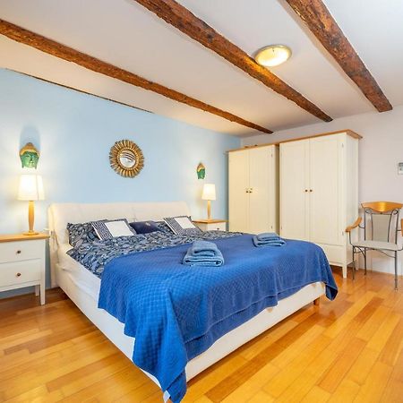 Apartment Buena Vista ไพราน ภายนอก รูปภาพ