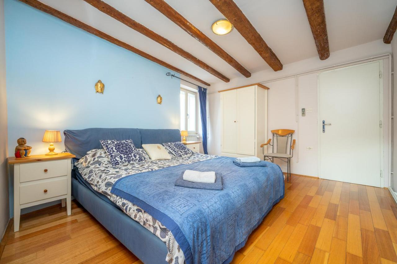 Apartment Buena Vista ไพราน ภายนอก รูปภาพ