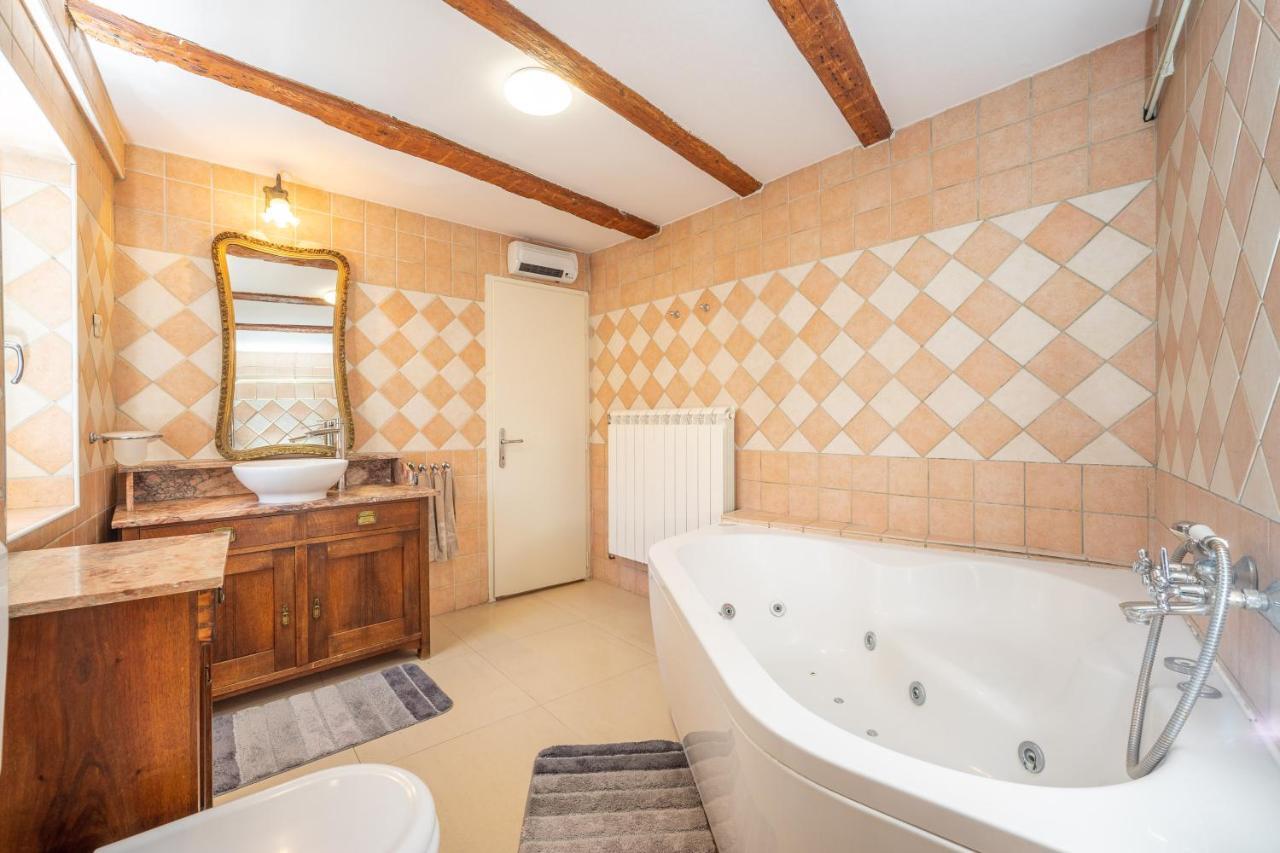Apartment Buena Vista ไพราน ภายนอก รูปภาพ